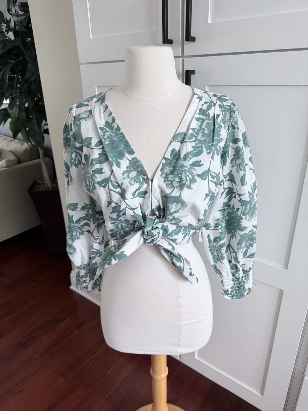 Abercrombie & Fitch Green Floral Tie-Front Crop Top Hook and Eye boho XS NEW